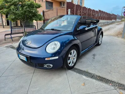 Usata VW New Beetle 150 CV (110 kW) 2009 Blu Utilitaria