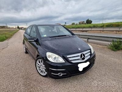 Usata Mercedes B200 140 CV (102 kW) 2009 Nero Monovolume