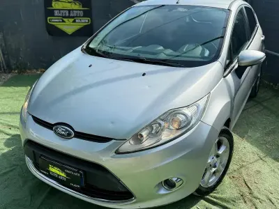 Usata Ford Fiesta Titanium 92 CV (67 kW) 2010 Grigio Berlina