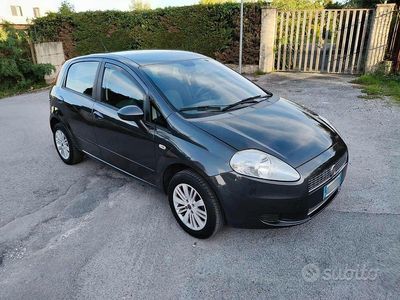 Nero Usata 2009 Fiat Grande Punto Utilitaria | 3900 € (Buon prezzo)