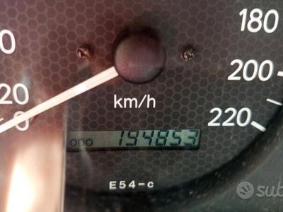 Usata Toyota Corolla 86 CV (63 kW) 2001 Grigio Berlina