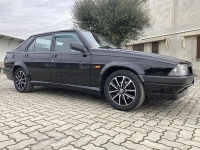 Käytetty Alfa Romeo 75 148 HP (108 kW) 1989 Musta Sedan