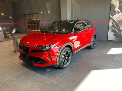 Nuova Alfa Romeo Junior Edizione Speciale 114 kW (156 CV) 2025 Rosso brera con tetto nero SUV
