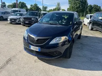 Usado Lancia Ypsilon 69 HP (50 kW) 2019 Azul Citadino
