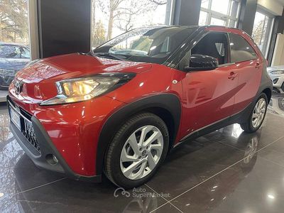 Usata Toyota Aygo Lounge 72 CV (52 kW) 2022 Arancione Utilitaria
