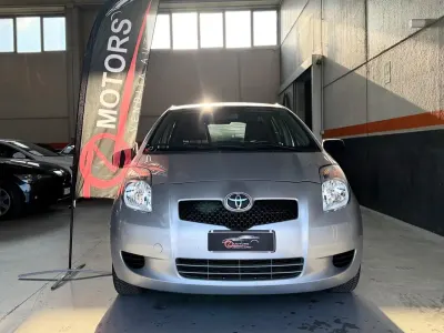 Usata Toyota Yaris 69 CV (50 kW) 2008 Argento Utilitaria