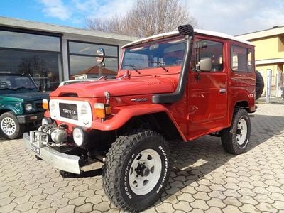 Gebraucht Toyota Land Cruiser 90 PS (66 kW) 2025 Rot SUV