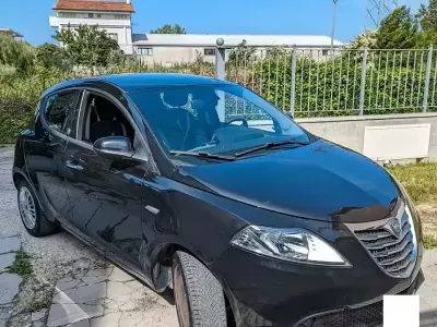 Usata Lancia Ypsilon 69 CV (50 kW) 2013 Nero Utilitaria