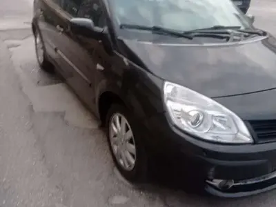 Usata Renault Scénic II Dynamique 101 CV (74 kW) 2006 Monovolume