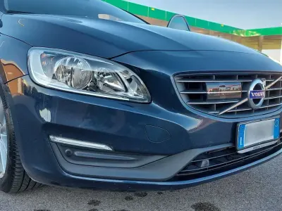 Usata Volvo V60 Momentum 190 CV (139 kW) 2015 Blu/azzurro Station wagon
