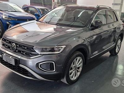 Usata VW T-Roc Style 110 CV (80 kW) 2022 Grigio SUV