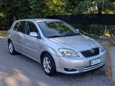 Usata Toyota Corolla 116 CV (85 kW) 2003 Grigio Utilitaria