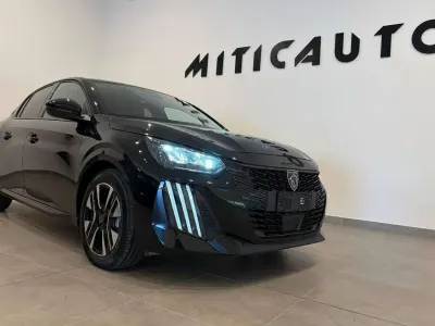 Usata Peugeot 208 Allure 101 CV (74 kW) 2025 Nero Utilitaria