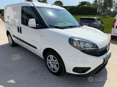 Usata Fiat Doblò S 105 CV (77 kW) 2023 Bianco Monovolume
