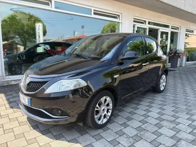 Usata Lancia Ypsilon Gold 69 CV (50 kW) 2016 Nero Utilitaria