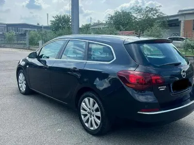 Usata Opel Astra 82 CV (60 kW) 2014 Nero Station wagon