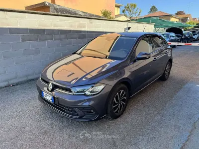 Begagnad VW Polo Style 95 HK (69 kW) 2022 Grå Halvkombi