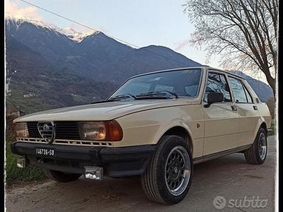 Usata Alfa Romeo Giulietta 109 CV (80 kW) 1981 Giallo Utilitaria