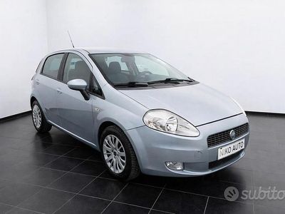 Usata Fiat Grande Punto Emotion 90 CV (66 kW) 2006 Grigio Utilitaria