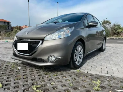 Usata Peugeot 208 S 68 CV (50 kW) 2012 Nero Utilitaria