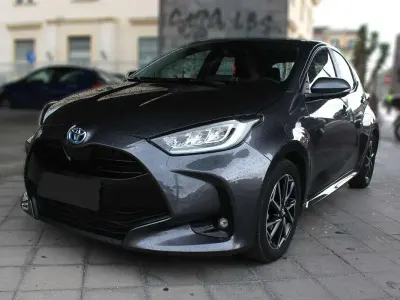 Usata Toyota Yaris Hybrid Trend 92 CV (67 kW) 2023 Grigio Berlina