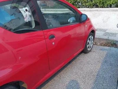 Usata Peugeot 107 68 CV (50 kW) 2009 Rosso Utilitaria