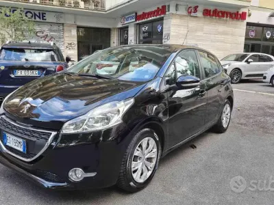 Usata Peugeot 208 Active 82 CV (60 kW) 2013 Nero Utilitaria
