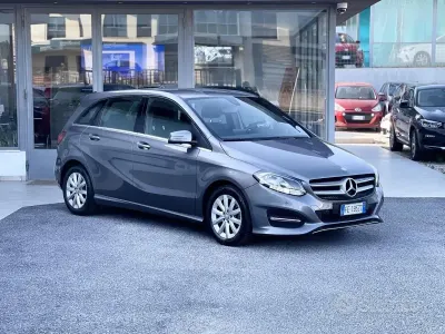 Usata Mercedes B180 109 CV (80 kW) 2015 Nero Utilitaria