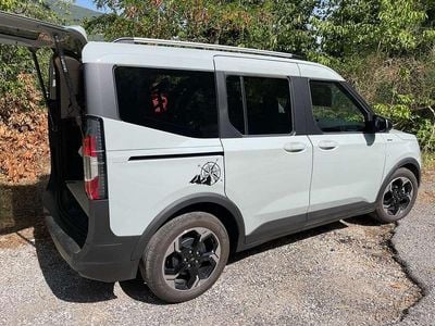 Usata Ford Tourneo 125 CV (91 kW) 2024 Argento Furgone