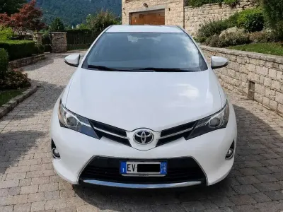 Usata Toyota Auris 90 CV (66 kW) 2014 Bianco Berlina