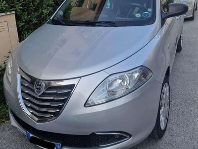 Usata Lancia Ypsilon Silver 80 CV (58 kW) 2013 Argento Utilitaria