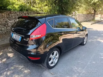 Usata Ford Fiesta Titanium 70 CV (51 kW) 2011 Nero Berlina