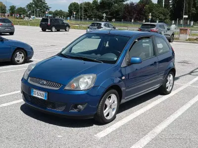 Usata Ford Fiesta 68 CV (50 kW) 2008 Bluazzurro Utilitaria