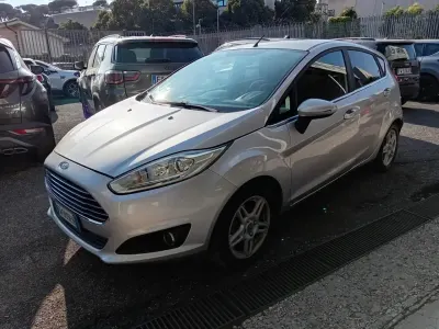 Usata Ford Fiesta 75 CV (55 kW) 2014 Argento Utilitaria