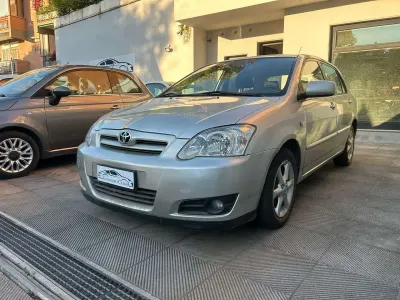 Usata Toyota Corolla 97 CV (71 kW) 2005 Argento Berlina