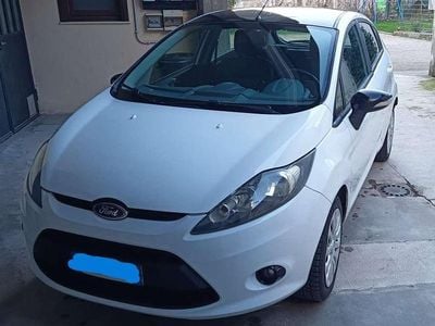 Begagnad Ford Fiesta 92 HK (67 kW) 2011 Vit Halvkombi