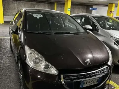 Usata Peugeot 208 Allure 92 CV (67 kW) 2012 Utilitaria