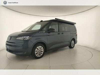 Usata VW California Beach 150 CV (110 kW) 2024 Starlight blue metallizzato deep black p Furgone