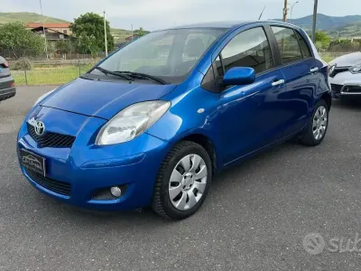 Usata Toyota Yaris 69 CV (50 kW) 2011 Blu Utilitaria