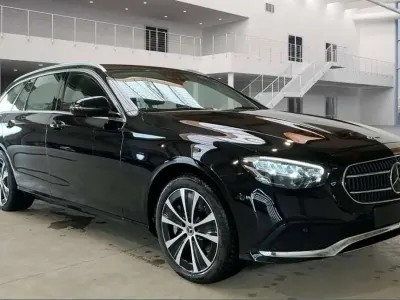 Usata Mercedes E300 Premium 194 CV (142 kW) 2023 Nero Station wagon