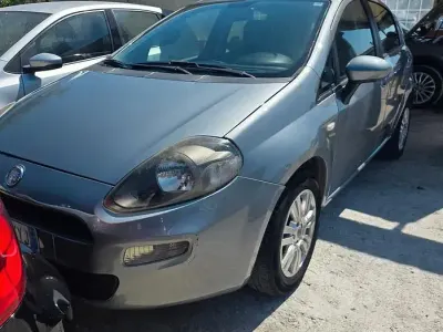 Usata Fiat Grande Punto 75 CV (55 kW) 2012 Grigio Utilitaria