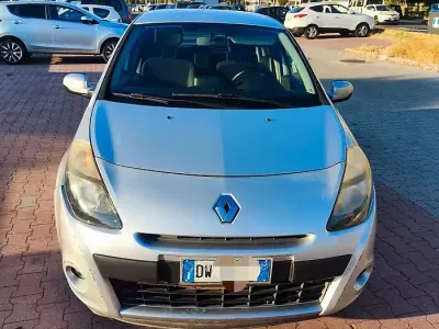 Usata Renault Clio III Dynamique 75 CV (55 kW) 2009 Grigio Berlina