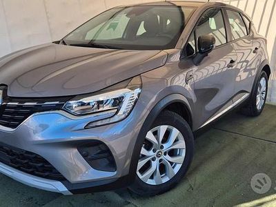 Usata Renault Captur 116 CV (85 kW) 2020 Grigio SUV