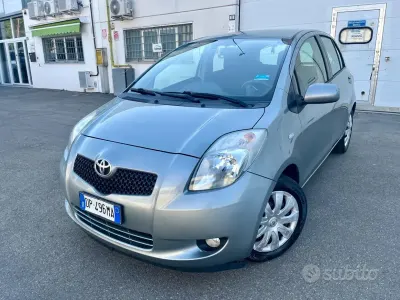Usata Toyota Yaris 87 CV (63 kW) 2008 Grigio Utilitaria