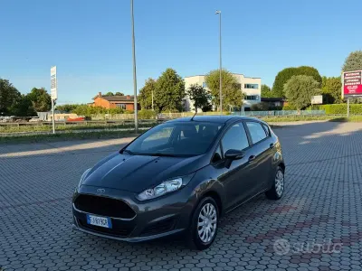 Usata Ford Fiesta Business Edition 75 CV (55 kW) 2017 Grigio Utilitaria