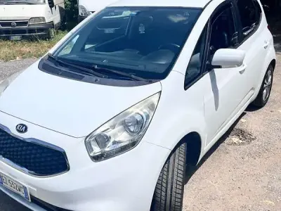 Usata Kia Venga Active 90 CV (66 kW) 2015 Bianco Utilitaria