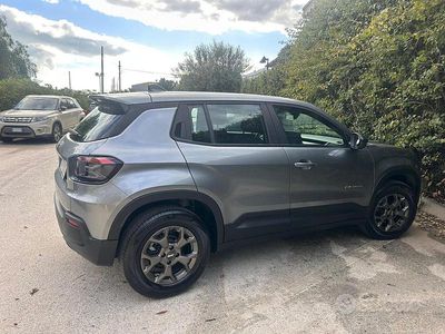 Usata Jeep Avenger 101 CV (74 kW) 2024 Grigio SUV