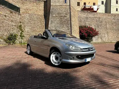 Usata Peugeot 206 CC Quiksilver 109 CV (80 kW) 2004 Argento Cabrio