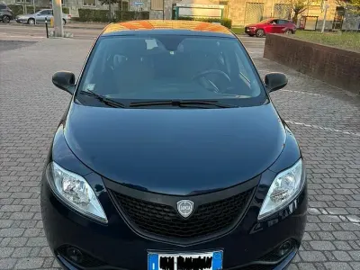Usata Lancia Ypsilon 69 CV (50 kW) 2019 Bluazzurro Utilitaria