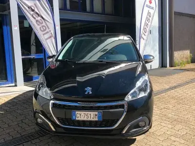 Usata Peugeot 208 Signature Sky 102 CV (75 kW) 2020 Nero Utilitaria